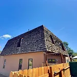 New Enchanting Retreat Near Downtown Santa Fe