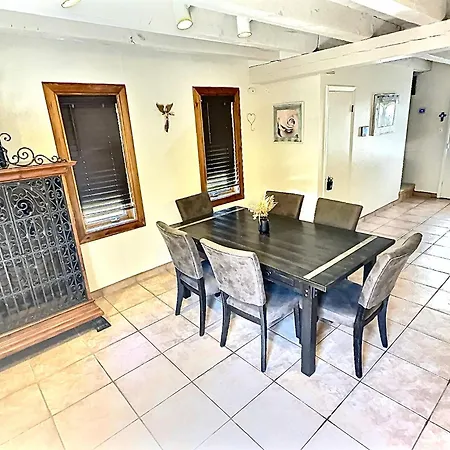 New Enchanting Retreat Near Downtown