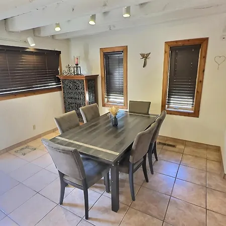 Villa New Enchanting Retreat Near Downtown