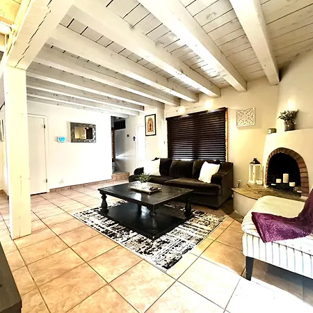 Villa New Enchanting Retreat Near Downtown *