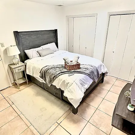 New Enchanting Retreat Near Downtown
