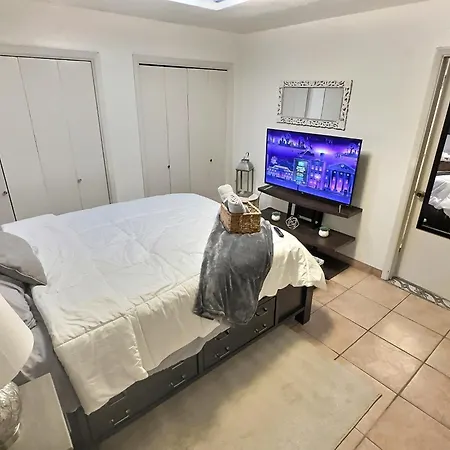 Villa New Enchanting Retreat Near Downtown