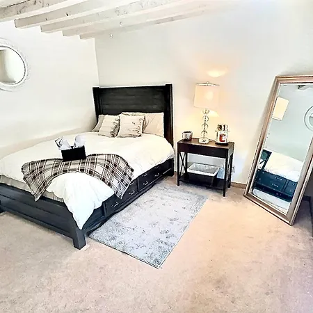 Villa New Enchanting Retreat Near Downtown *