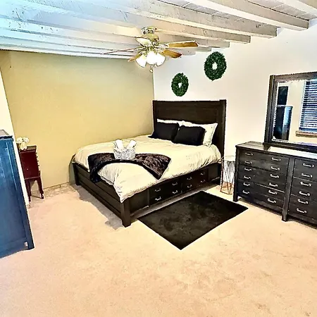 Villa New Enchanting Retreat Near Downtown